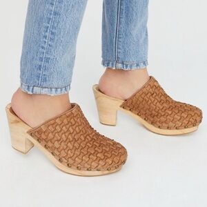 FREE PEOPLE ADELAIDE WOVEN LATTICE LEATHER WOODEN SLIP ON MULE CLOGS